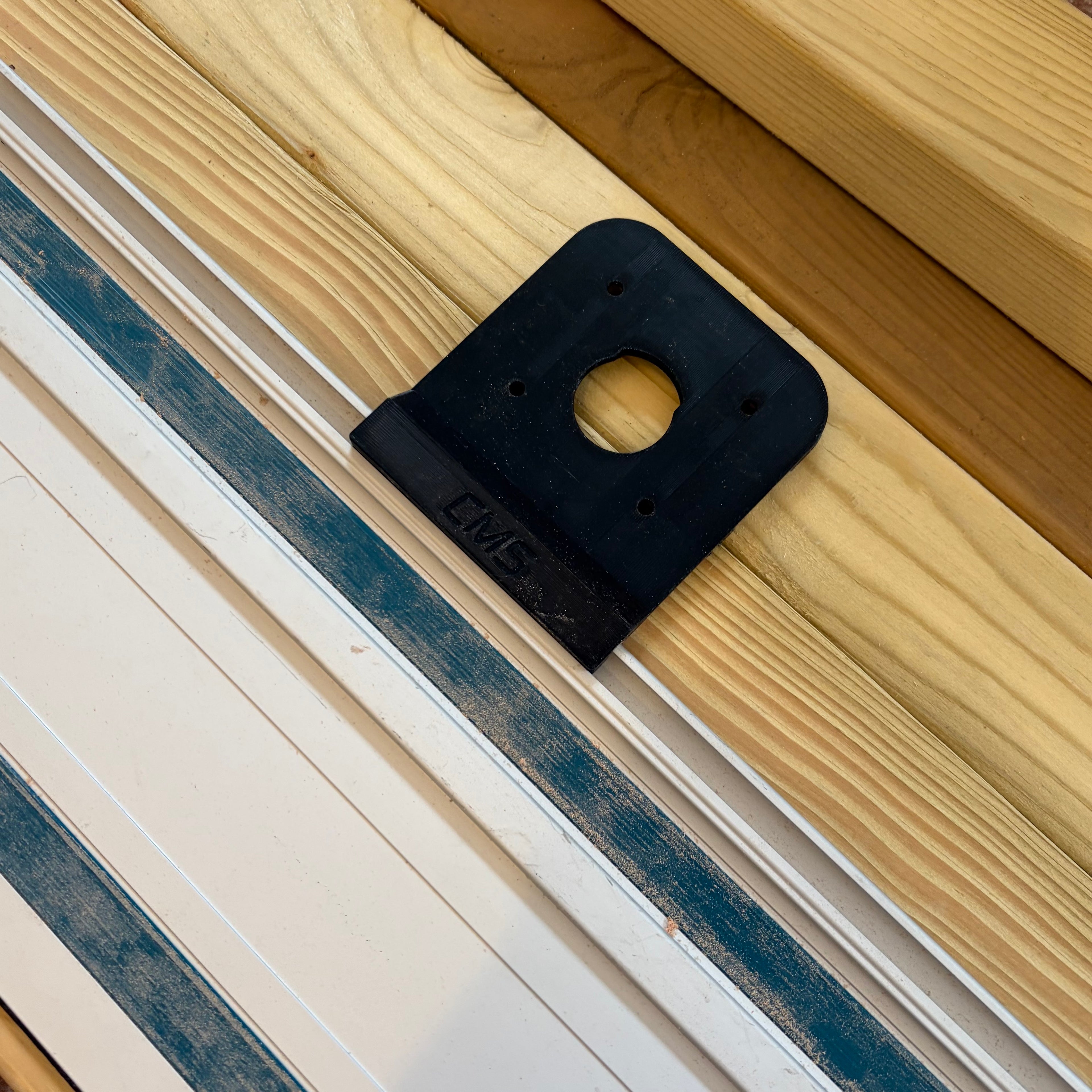 Makita 18V Palm router to Makita rail guide